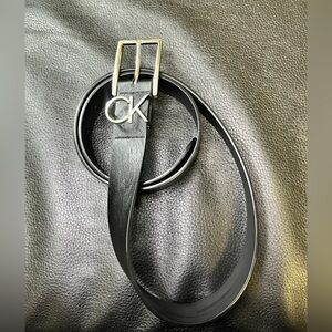 CALVIN KLEIN CK LETTERS LOGO BUCKLE WOMENS BELT BLACK FAUX LEATHER SIZE LARGE
